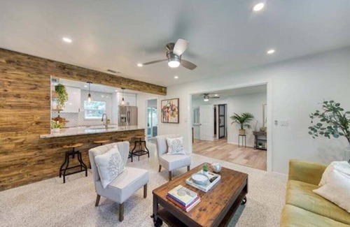 Coquina Key House | Modern Relaxing Retreat in St. Petersburg! Downtown Access & The Beach!