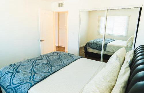 Wilshire Apartment | Modern Remodeled 1-Bedroom Close to Hollywood walk of fame with parking