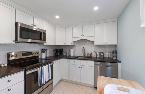 West Chatham House | Modern, RENOVATED, 3-bed PeachTree House