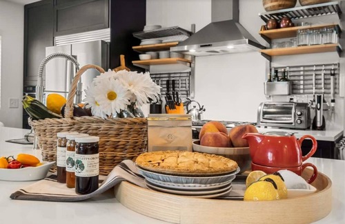 Richmond House | Modern, Renovated Lakefront Escape