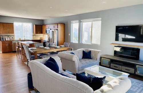 Renton House | Modern Renton Retreat