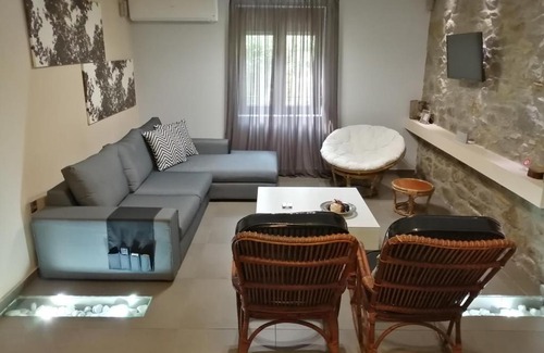 Trikala Apartment | Modern Residence in the Center of Trikala