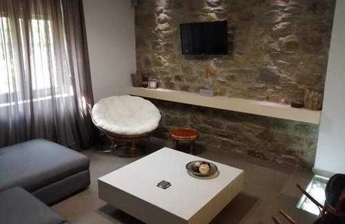 Trikala Apartment | Modern Residence in the Center of Trikala