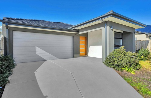 Mount Cottrell House | Modern Retreat 3BR Family Home