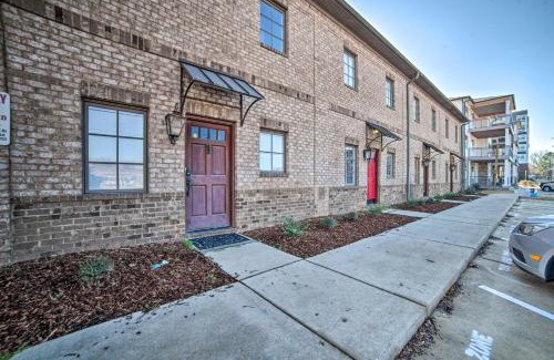 Tuscaloosa House | Modern Retreat about half Mi to Bryant-Denny Stadium