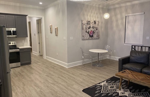 Bayou St. John House | Modern Retreat - Convenience So Sweet. Minutes to Mardi Gras, Festivals and Fun!