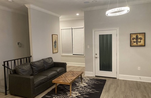Bayou St. John House | Modern Retreat - Convenience So Sweet. Minutes to Mardi Gras, Festivals and Fun!