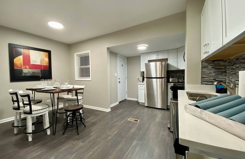 Brookfield House | MODERN RETREAT-DOUBLE LOT W/PERGOLA-FIRE PIT-GAME ROOM-5 MIN TO BROOKFIELD ZOO
