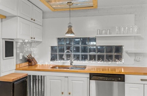 High Point House | Modern Retreat, Hot Tub, Bar, Patio, Family