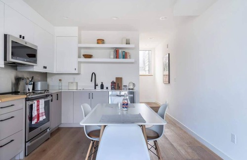 Mid-Beacon Hill House | Modern Retreat in Seattle's Columbia City