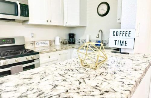 Lincoln Acres Apartment | Modern Retreat Just Outside The City
