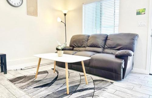 Lincoln Acres Apartment | Modern Retreat Just Outside The City