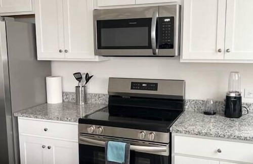 Pendergrass House | Modern Retreat Near Chateau Elan & Raceway