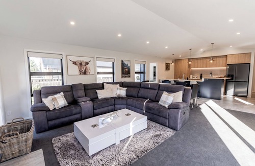 Hanmer Springs House | Modern Retreat | BBQ & Fireplace | Table Tennis - HS8319