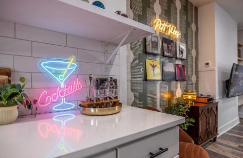 Pittsburgh House | Modern Retreat With Dedicated Parking 2 King Beds Arcade BBQ