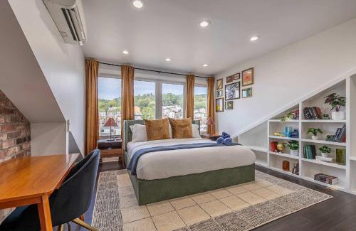 Pittsburgh House | Modern Retreat With Dedicated Parking 2 King Beds Arcade BBQ