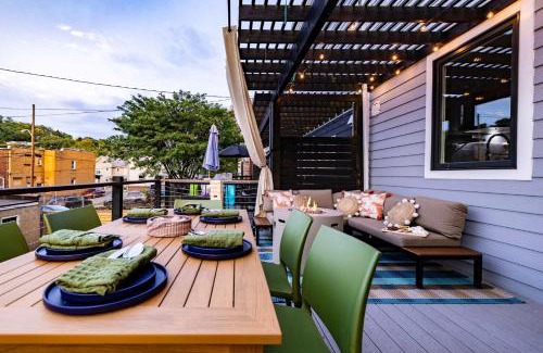 Pittsburgh House | Modern Retreat With Dedicated Parking 2 King Beds Arcade BBQ