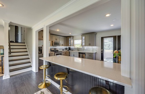 Montrose House | Modern Richmond Home w/Deck, Close to Downtown!