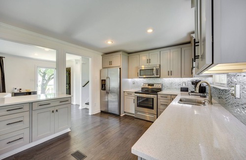 Montrose House | Modern Richmond Home w/Deck, Close to Downtown!
