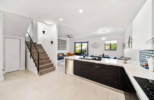 Fort Lauderdale House | Modern RocknHome Near Hard Rock and FLL Airport