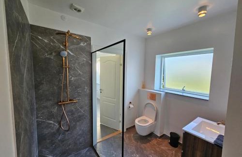 Kastrup Apartment | Modern room by CPH Airport - 1 min to Train, 15 min to Beach