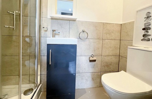 East Acton House | Modern room centrally located - Suite 5