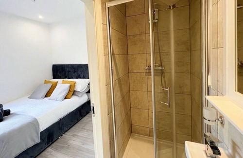 East Acton House | Modern room centrally located - Suite 5