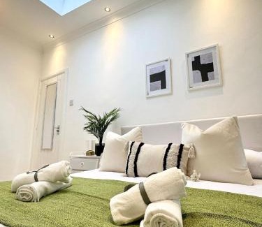 East Acton House | Modern Room in Spacious Home