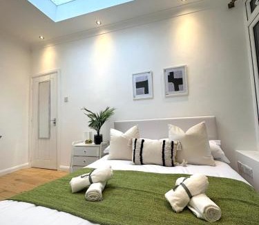 East Acton House | Modern Room in Spacious Home