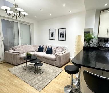 East Acton House | Modern Room in Spacious Home
