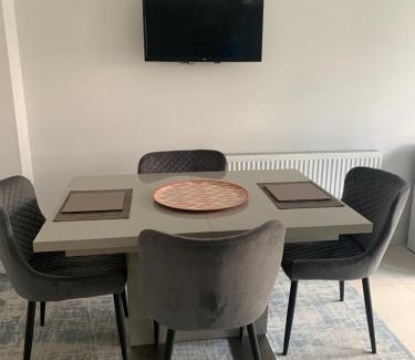 Seisdon House | Modern Room Stay