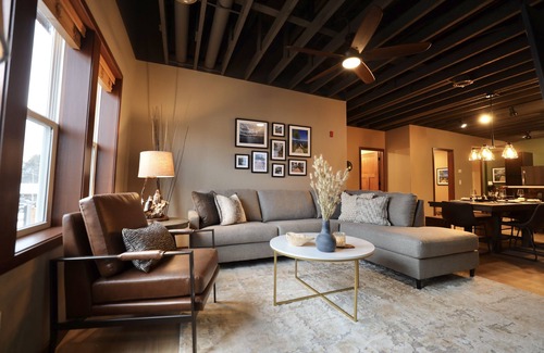 Minocqua Condo | Modern Rustic 2BR Condo in Downtown Minocqua—Walk to Shops, Dining & Lake