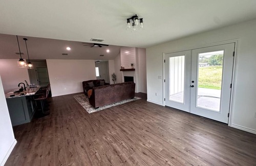 Burneyville House | Modern Rustic 3-Bedroom Retreat in Falconhead ✨ Highlights t t3 spacious bedrooms/2 full baths t tModern rustic décor throughout t tOpen-concept living & kitchen t tLocated in Falconhead community t tIdeal for mid-term stays (30+