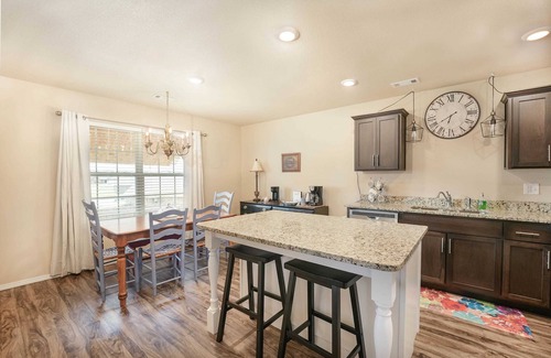 Gentry House | Modern-Rustic Gentry Stay Quiet & Comfortable