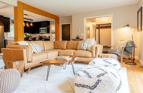 Saugerties House | Modern Rustic Retreat w/Hot Tub