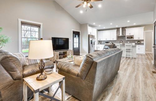 Rutland House | Modern Sadieville Home with Yard and Gas Grill!