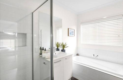 Ocean Grove House | Modern Seaside Escape on the Coast
