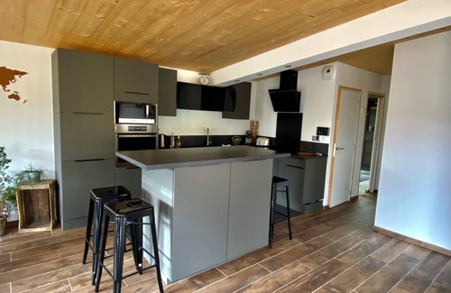Lion-sur-Mer House | Modern single storey - private beach access