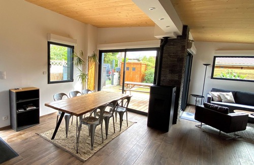 Lion-sur-Mer House | Modern single storey - private beach access