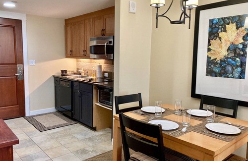 Winter Park Condo | Modern Ski-In/Ski-Out 1BR Condo w/FirePlace, Mtn Views & Huge HotTub