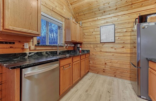 Indian Mountain Cabin | Modern Smart Cabin. Xbox, 2 TVs, Mountain Views & 18 Hole Frisbee Golf Course!