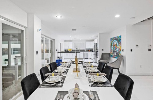 Venetian Islands House | Modern SoBe Mansion with Poolside Cabana