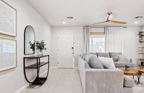 Papago Parkway House | Modern SoScott Home HotTub Scottsdale Tempe