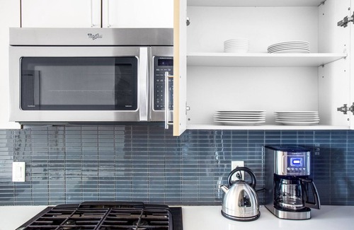 D Street - West Broadway Apartment | Modern South Boston 1BR w/Gym, W/D by Seaport & Lawn on D by Blueground