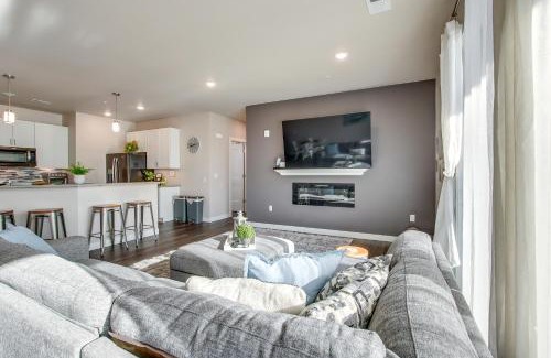 Sheboygan Apartment | Modern South Pier Condo on Sheboygan River!