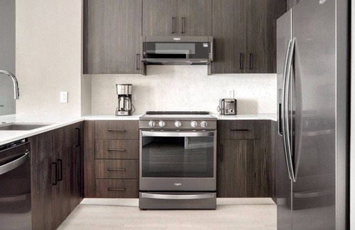 South San Francisco Apartment | Modern South San Francisco 1BR w/ Gym & W/D, nr restaurants, by Blueground
