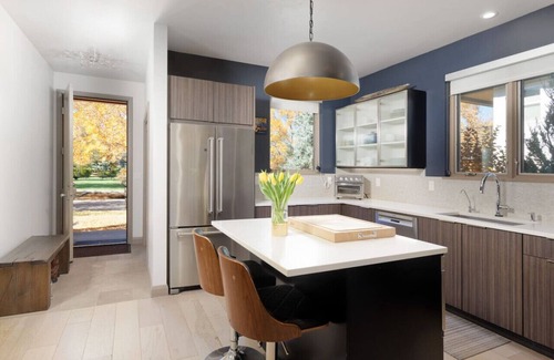 Basalt Apartment | Modern Southside Duplex
