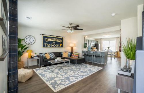 Columbia Apartment | Modern Space Great For Extended Stays Pool & Gym