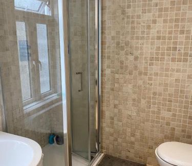 Southfields Apartment | Modern, Spacious 1 Bedroom Garden Flat SW18