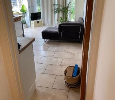 Southfields Apartment | Modern, Spacious 1 Bedroom Garden Flat SW18